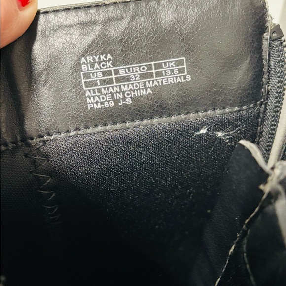 Michael Kors Black Quilted boots with Gold Accents size 1 - Picture 6 of 7